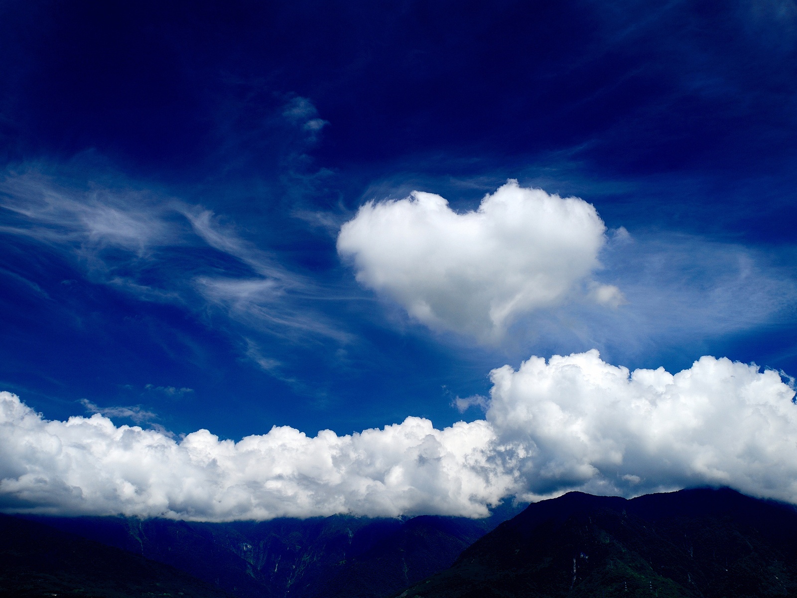 3D Love With Clouds Wallpaper (11)